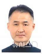 [안양=뉴시스] 산업안전지도사 자격시험에 합격 강승희 안양시 공동주택관리팀장.(사진=안양시 제공).