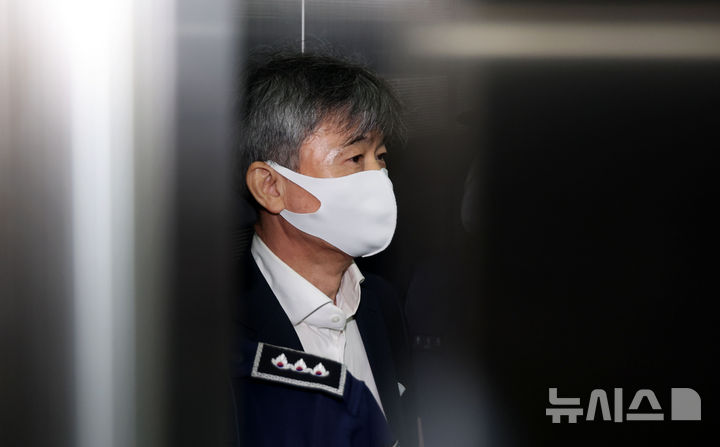 [서울=뉴시스] 홍효식 기자 = 이종호 전 블랙펄인베스트먼트 대표가 10일 오전 서울 서초구 순직해병 특검 사무실에 참고인 조사를 받기 위해 출석하고 있다. 2025.10.10. yesphoto@newsis.com