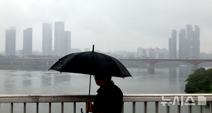 [서울=뉴시스] 최진석 기자 = 가격 상승폭이 확대된 강북 지역 한강벨트 권역인 서울 성동구 지역 아파트의 모습. 2025.10.10. myjs@newsis.com