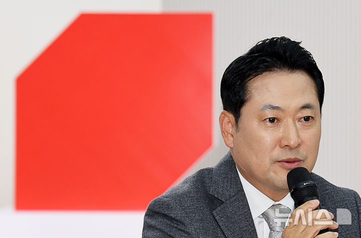 [서울=뉴시스] 김명년 기자 = 장동혁 국민의힘 대표가 10일 오후 서울 여의도 중앙당사에서 열린 '시·도당위원장 간담회에서 발언하고 있다. 2025.10.10. kmn@newsis.com