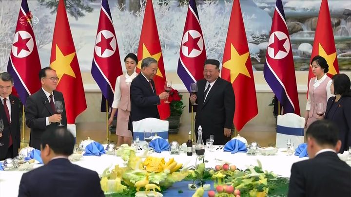 김정은, '재선' 베트남 서기장에 축전…"친선협조 확대발전"