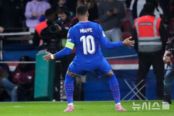 [파리=AP/뉴시스] 프랑스 남자 축구 대표팀의 킬리안 음바페. 2025.10.10.