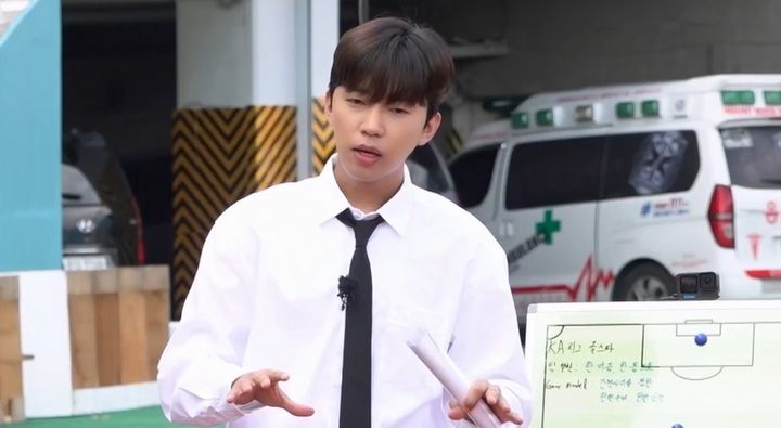 [서울=뉴시스] 12일 오후 7시 10분 방송되는 JTBC '뭉쳐야 찬다4'에서는 임영웅의 축구 감독 데뷔전이 그려진다. (사진=JTBC '뭉쳐야 찬다4' 제공) 2025.10.11. photo@newsis.com *재판매 및 DB 금지