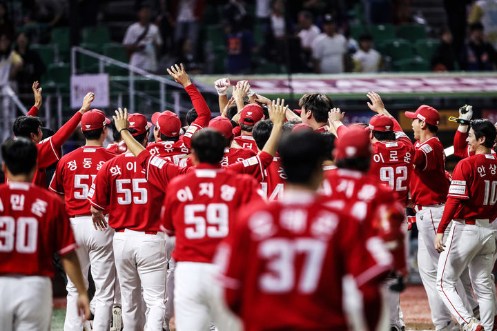 [서울=뉴시스] 프로야구 SSG 랜더스 선수단. (사진 = SSG 랜더스 제공) *재판매 및 DB 금지