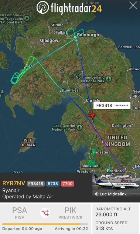 [뉴시스] 영국 저가항공사 라이언에어 조종석 승무원이 연료 비상 경보를 발령했을 때의 비행 레이더. 2025.10.11. (사진= X 'flightradar24' 캡처) *재판매 및 DB 금지
