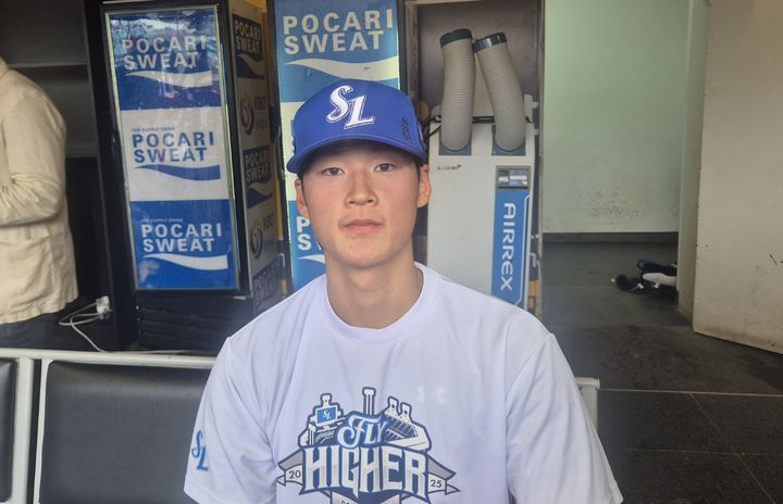 [인천=뉴시스] 문채현 기자 = 프로야구 삼성 라이온즈 이호성이 11일 인천 SSG랜더스필드에서 열리는 SSG 랜더스와의 2025 신한 쏠뱅크 KBO 포스트시즌 준플레이오프(준PO·5전3선승제) 2차전을 앞두고 취재진을 만나 인터뷰를 하고 있다. 2025.10.11. dal@newsis.com *재판매 및 DB 금지