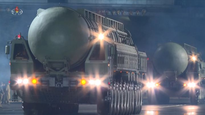 [서울=뉴시스] 지난 10일 평양 김일성광장에서 노동당 창건 80주년 경축 열병식이 성대히 거행됐다고 조선중앙TV가 11일 보도했다. 사진은 신형 대륙간탄도미사일(ICBM) '화성-20형' 모습. (사진=조선중앙TV 캡처) 2025.10.11. photo@newsis.com *재판매 및 DB 금지