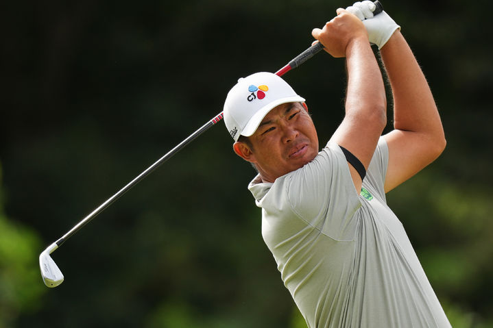 [요코하마=AP/뉴시스] 안병훈이 12일 일본 요코하마의 요코하마CC에서 열린 미국프로골프(PGA) 투어 베이커런트 클래식 최종 4라운드 2번 홀에서 티샷하고 있다. 2025.10.12.