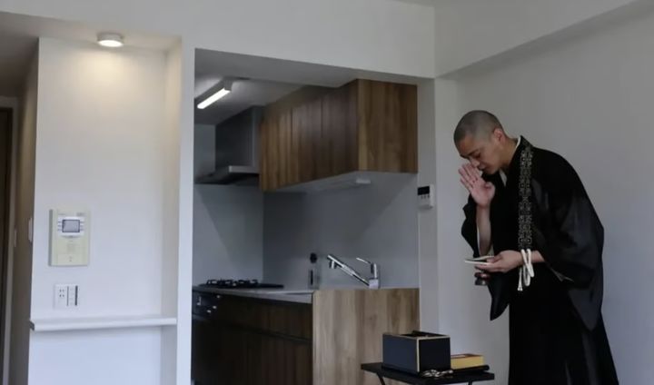 [서울=뉴시스] 일본에서 노인 고독사 문제가 심화하자, 거주자 사망 사고가 발생한 주택의 귀신 존재 여부를 검사해주는 부동산 중개업체가 인기를 얻고 있다. (사진 = SCMP 캡처) 2025.10.12. *재판매 및 DB 금지