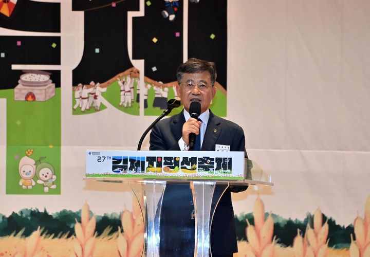 제27회 김제지평선축제서 인사말하는 정성주 김제시장 *재판매 및 DB 금지