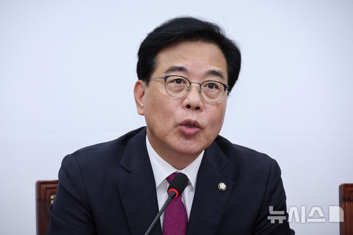 [서울=뉴시스] 김금보 기자 = 송언석 국민의힘 원내대표가 12일 서울 여의도 국회에서 기자간담회를 하고 있다. 2025.10.12. kgb@newsis.com