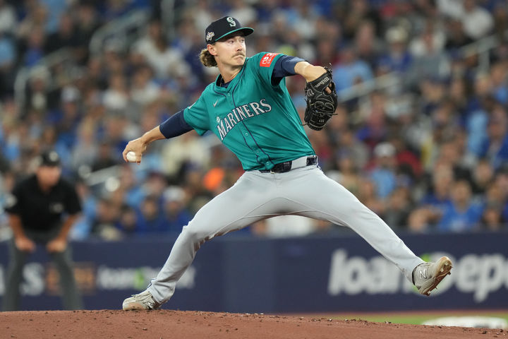 [토론토=AP/뉴시스] 시애틀 매리너스의 브라이스 밀러가 13일(한국 시간) 캐나다 온타리오주 토론토의 로저스센터에서 벌어진 토론토 블루제이스와의 2025 메이저리그(MLB) 포스트시즌 아메리칸리그 챔피언십시리즈(ALCS) 1차전에 선발 등판해 역투하고 있다. 2025.10.13