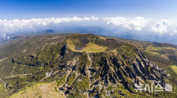 [제주=뉴시스] 임재영 기자 = 한라산 백록담 전경. (사진=뉴시스 DB) ijy788@newsis.com