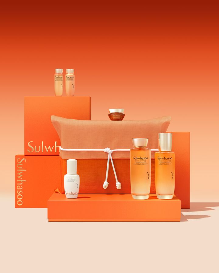 [서울=뉴시스] 아모레퍼시픽의 글로벌 럭셔리 뷰티 브랜드 설화수가 다음 달 2일까지 주요 온라인 플랫폼과 전국 백화점에서 '자음생 럭셔리 뷰티 페어'를 진행한다고 13일 밝혔다. (사진=아모레퍼시픽 제공) *재판매 및 DB 금지