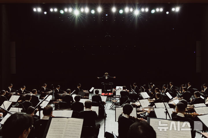 [서울=뉴시스]국립국악원 창작악단. (사진=국립국악원 제공) 