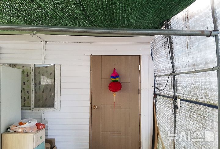 [제주=뉴시스] 제주시 '주거취약가구 SOS 긴급지원단'이 발굴한 취약가구 모습. (사진=제주시 제공) photo@newsis.com *재판매 및 DB 금지