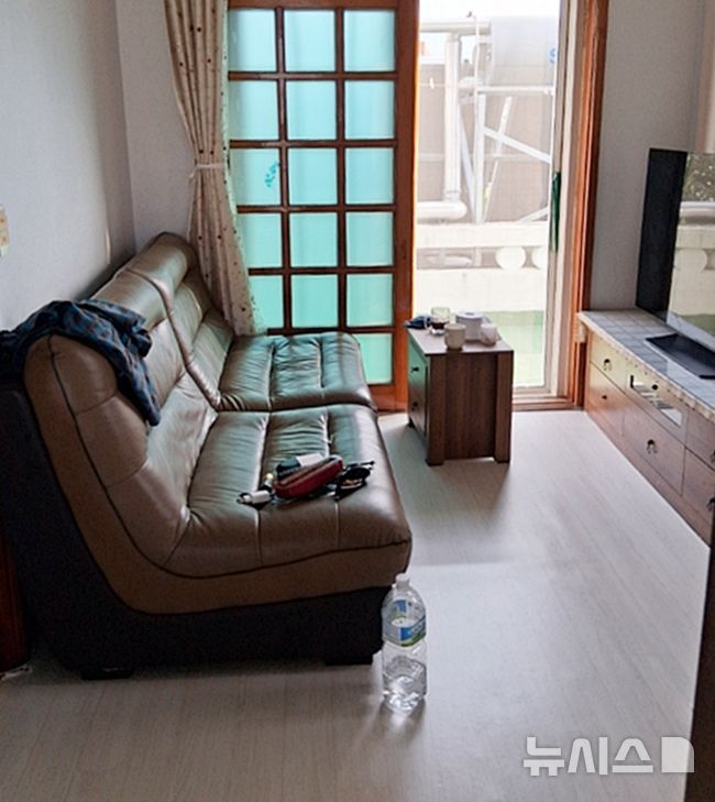 [제주=뉴시스] 제주시 '주거취약가구 SOS 긴급지원단' 지원으로 취약가구가 전세임대주택으로 이주한 모습. (사진=제주시 제공) photo@newsis.com *재판매 및 DB 금지