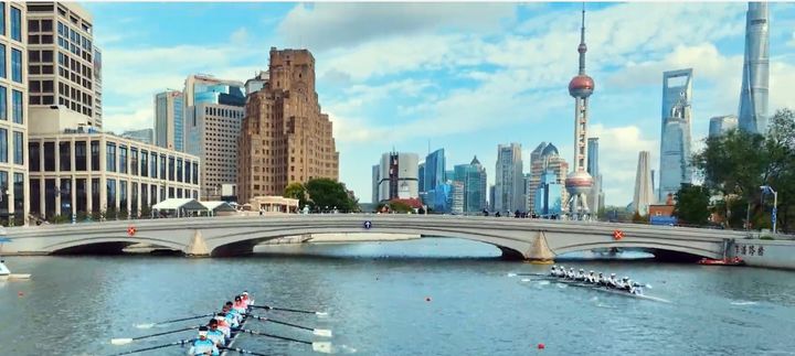 [서울=뉴시스] 상하이 황푸강 좌우로 와이탄과 푸둥의 동방명주탑이 보인다.(출처: 상하이시 정부 홈페이지) 2025.10.13. *재판매 및 DB 금지