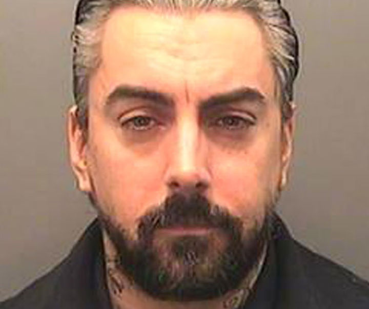 [뉴시스]영국 록밴드 로스트프로핏츠의 전 보컬이자 아동 성범죄로 복역 중이던 이안 왓킨스(48)가 교도소 내에서 다른 수감자들의 공격을 받아 숨졌다.(사진=사우스 웨일즈 경찰 캡쳐).2025.10.13 *재판매 및 DB 금지