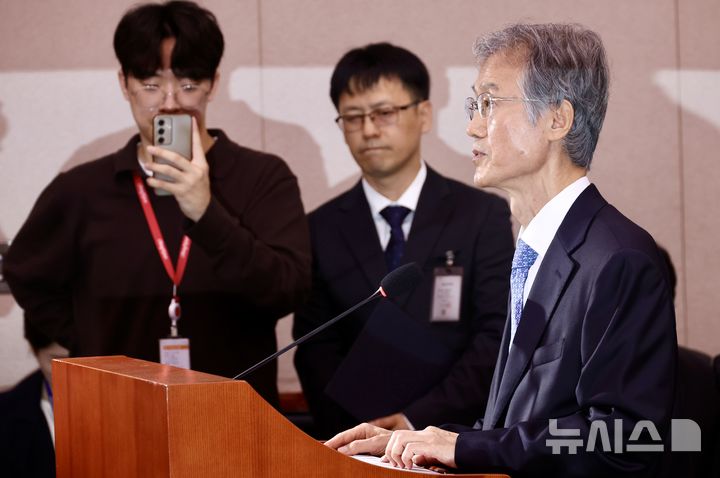 [서울=뉴시스] 조성봉 기자 = 조희대 대법원장이 13일 서울 여의도 국회에서 열린 법제사법위원회의 대법원 등 국정감사에서 인사말을 하고 있다. 2025.10.13. suncho21newsis.com