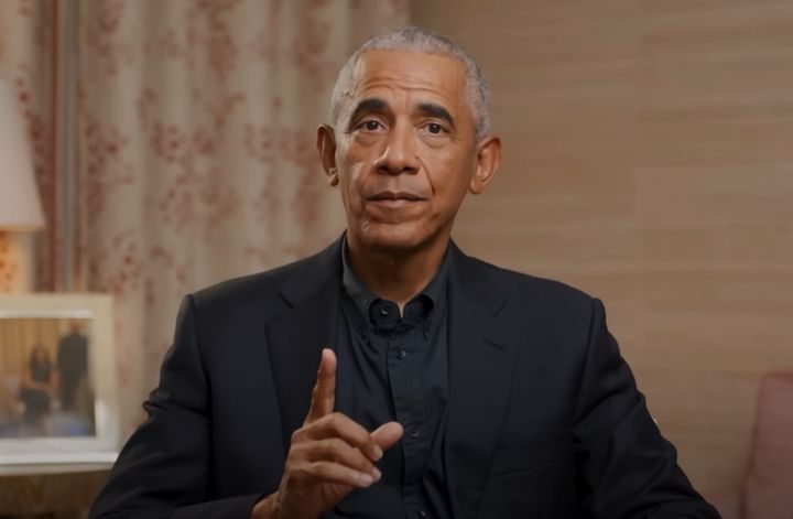 [뉴시스] 버락 오바마 전 미국 대통령이 전 세계적으로 확산하는 권위주의에 대해 우려를 표했다. 청년지도자들과의 대담 직전 연설하는 오바마의 모습. (사진 = 'Obama Foundation' 유튜브 캡처) 2025.10.13. *재판매 및 DB 금지