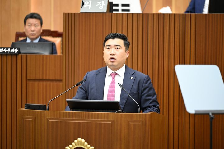 [세종=뉴시스] 5분 발언하는 최원석 세종시의원.(사진=세종시의회) 2025.10.13. photo@newsis.com. *재판매 및 DB 금지