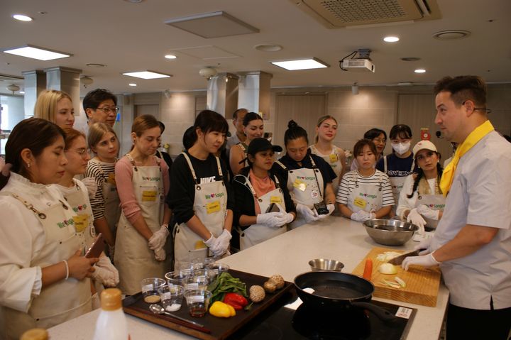 [서울=뉴시스] 2024 쿠킹클래스. 2025.10.13. (사진=송파구 제공) *재판매 및 DB 금지