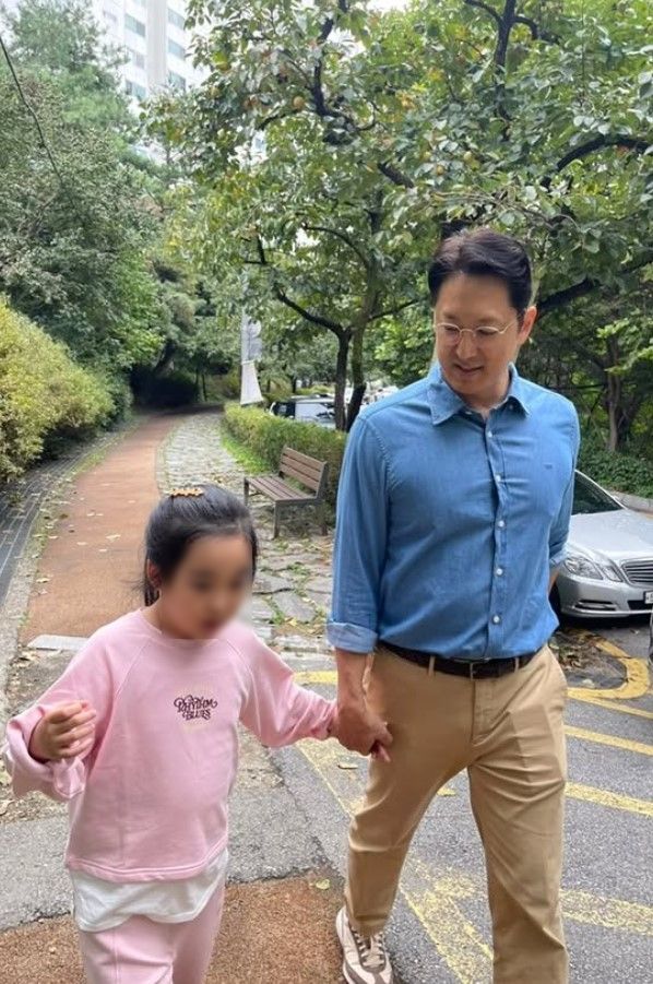 [서울=뉴시스] 방송인 한석준과 딸의 모습. (사진=한석준 인스타그램) 2025.10.13. photo@newsis.com *재판매 및 DB 금지