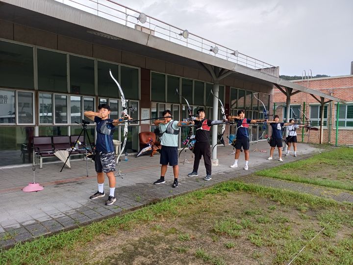 [창원=뉴시스]전국체전을 준비하는 경남 학생선수단 .(사진=경남교육청 제공) 2025.10.13.photo@newsis.com *재판매 및 DB 금지