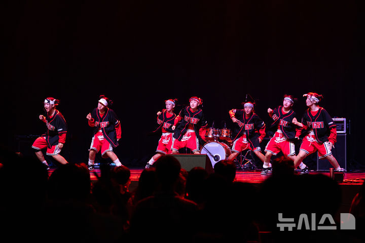 [서울=뉴시스] '2025 서울생활예술페스티벌' 가을바람선율상(엑스펄트) 공연. (사진=서울문화재단 제공) 