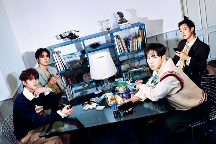 [서울=뉴시스] 그룹 하이라이트. (사진=어라운드어스 제공) 2025.10.13. photo@newsis.com *재판매 및 DB 금지