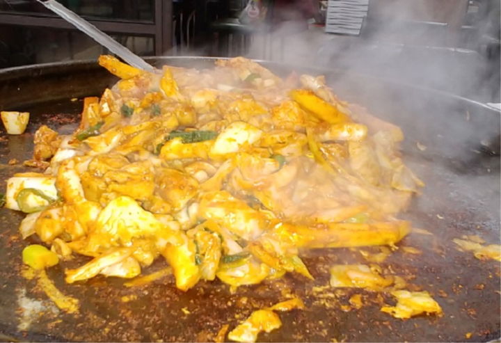 [춘천=뉴시스] 13일 춘천시는 ‘2025 춘천막국수닭갈비축제’가 오는 16일 개막해 오는 19일까지 춘천 공지천 산책로 일원에서 열린다 고 밝혔다. syi23@newsis.com *재판매 및 DB 금지