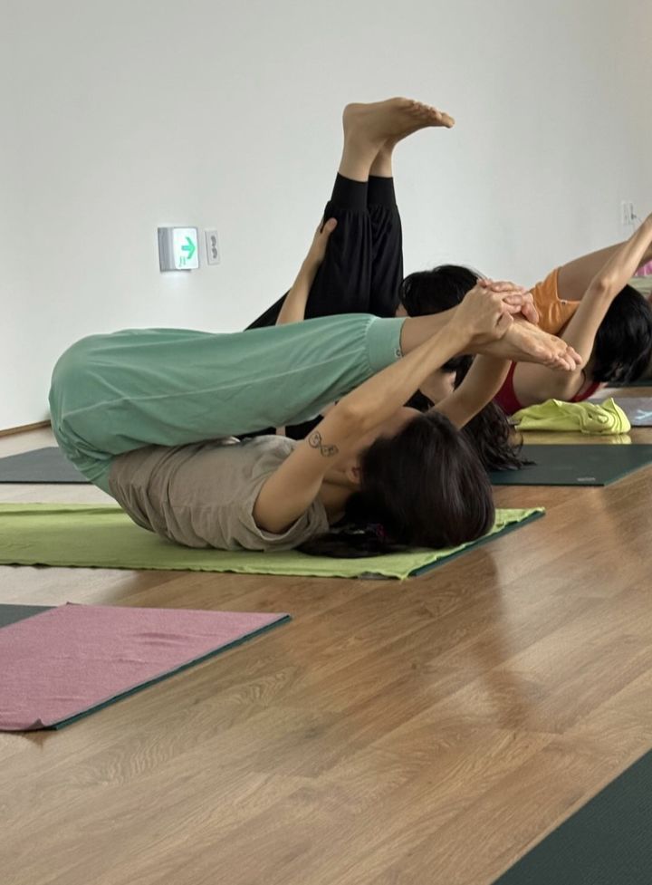 [서울=뉴시스] 가수 이효리. (사진=아난다 요가원 공식 인스타그램 캡처) 2025.10.13. photo@newsis.com *재판매 및 DB 금지