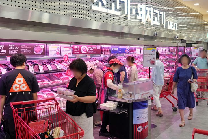 [서울=뉴시스] 롯데마트가 지출이 컸던 명절 연휴 이후 알뜰 장보기를 제안하고자 '슈퍼 세이브 위크(SUPER SAVE WEEK)'를 진행한다고 14일 밝혔다. (사진=롯데마트 제공) *재판매 및 DB 금지