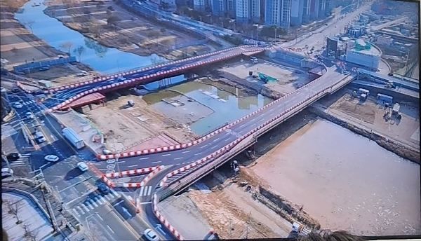 [대전=뉴시스]대전 유등교 가설교량. 2025. 10. 13 photo@newsis.com *재판매 및 DB 금지