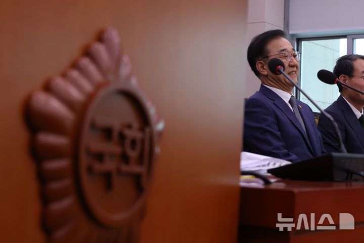 [서울=뉴시스] 김명년 기자 = 김윤덕 국토교통부 장관이 13일 오전 서울 여의도 국회에서 열린 국토교통위원회 국정감사에 출석해 있다. 2025.10.13. kmn@newsis.com