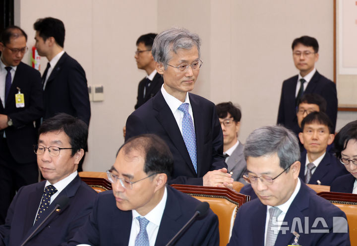 [서울=뉴시스] 고승민 기자 = 조희대 대법원장이 지난 13일 서울 여의도 국회에서 열린 법제사법위원회의 대법원 등 국정감사에 출석하고 있다. 2025.10.13. kkssmm99@newsis.com