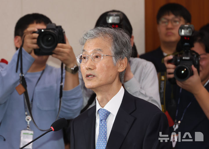 [서울=뉴시스] 고승민 기자 = 조희대 대법원장이 13일 서울 여의도 국회에서 열린 법제사법위원회의 대법원 등 국정감사에서 인사말을 하고 있다. 2025.10.13. kkssmm99@newsis.com