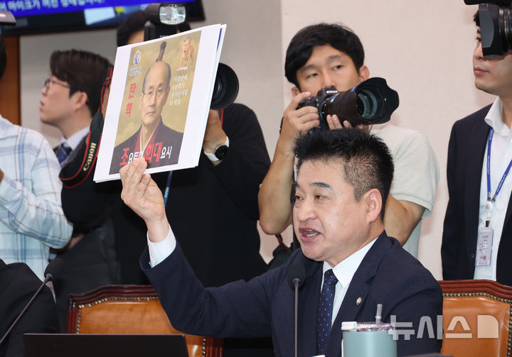 [서울=뉴시스] 고승민 기자 = 최혁진 무소속 의원이 13일 서울 여의도 국회에서 열린 법제사법위원회의 대법원 등 국정감사에서 발언하고 있다. 2025.10.13. kkssmm99@newsis.com