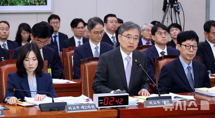 [서울=뉴시스] 김금보 기자 = 조현 외교부 장관이 13일 서울 여의도 국회에서 열린 외교통일위원회 국정감사에서 의원 질의에 답하고 있다. 2025.10.13. kgb@newsis.com