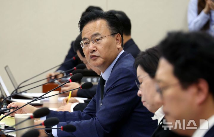 [서울=뉴시스] 조성봉 기자 = 유상범 국민의힘 의원이 13일 서울 여의도 국회 기획재정위원회에서 열린 기획재정부 국정감사에서 질의를 하고 있다. 2025.10.13. suncho21@newsis.com