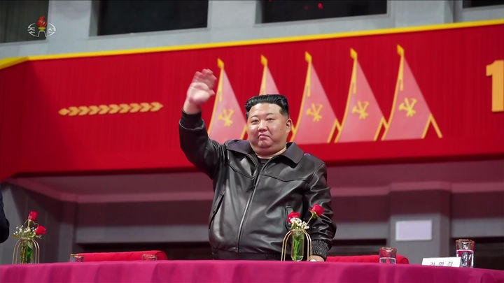 [서울=뉴시스] 김정은 북한 국무위원장이 지난 12일 노동당 창건 80주년 경축행사 참가자들과 보장성원들을 축하 격려하고 대집단체조 및 예술공연을 함께 관람했다고 북한 조선중앙TV가 13일 방영했다. (사진=조선중앙TV 캡처) 2025.10.18. photo@newsis.com *재판매 및 DB 금지