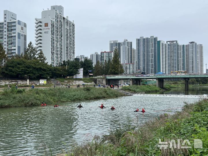 [의정부=뉴시스] 수색 현장. (사진=경기도북부소방재난본부 제공) 2025.10.14 photo@newsis.com