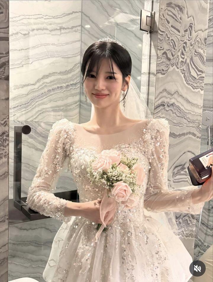 [서울=뉴시스] 안유정. (사진=안유정 인스타그램 캡처) 2025.10.14. photo@newsis.com *재판매 및 DB 금지