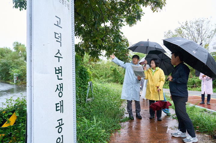 [서울=뉴시스] 한강그린웨이 현장방문. 2025.10.13. (사진=강동구 제공) *재판매 및 DB 금지