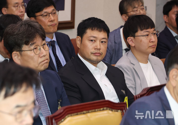 [서울=뉴시스] 고승민 기자 = 양치승 바디스페이스 대표가 13일 서울 여의도 국회에서 열린 국토교통위원회의 국토교통부 등 국정감사에 참고인으로 출석하고 있다. 2025.10.13. kkssmm99@newsis.com *재판매 및 DB 금지