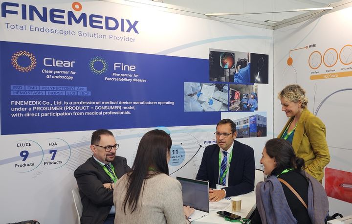 [서울=뉴시스] 소화기 내시경 시술기구 전문 기업 파인메딕스는 지난 4일부터 7일(현지시간) 독일 베를린에서 열린 유럽소화기내시경학회(UEGW)에 참석해 다수의 글로벌 기업과 주문자개발생산(ODM) 및 유통 사업 논의를 성공적으로 진행했다고 14일 밝혔다. (사진=파인메딕스 제공) 2025.10.14. photo@newsis.com *재판매 및 DB 금지