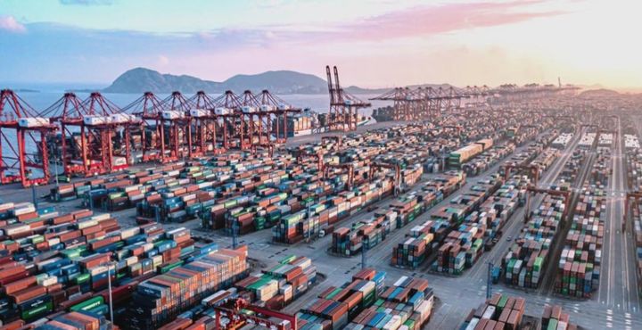 [서울=뉴시스] 중국 상하이 양산항에 컨테이너선이 가득 정박해 있다.(출처: 바이두) 2025.10.14. *재판매 및 DB 금지