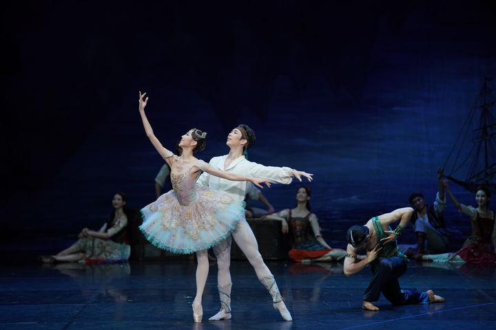 국립발레단의 '해적' 공연에서 무용수 안수연과 하지석이 열연하고 있다. (사진=국립발레단 제공) *재판매 및 DB 금지