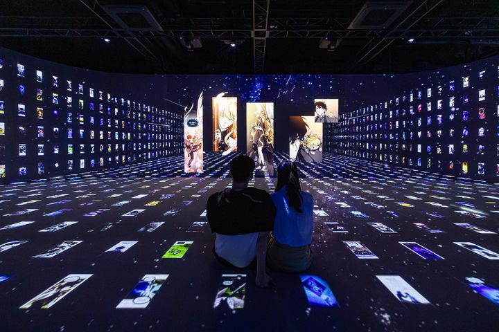 [서울=뉴시스] 롯데월드는 오는 11월 23일까지 서울 송파구 롯데월드 몰입형 공간 이머시브 플랫폼 딥(IMMERSIVE PLATFORM DEEP)에서 첫 번째 전시 '전지적 독자 시점 : 구원의 마왕 展'을 진행한다. (사진=롯데월드 제공) 2025.10.14. photo@newsis.com *재판매 및 DB 금지